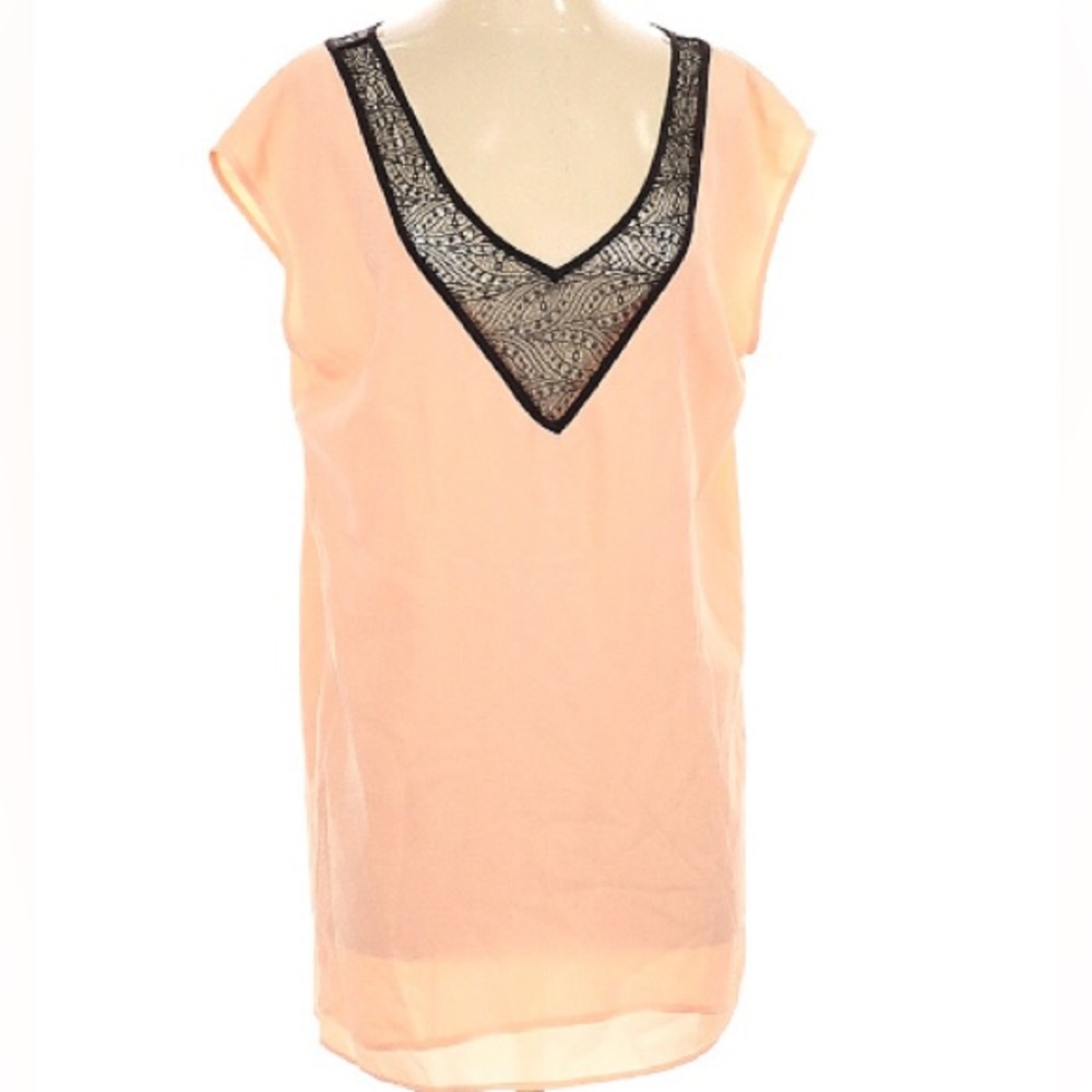Pretty little BCBG dress - very delicate and pretty - perfect condition